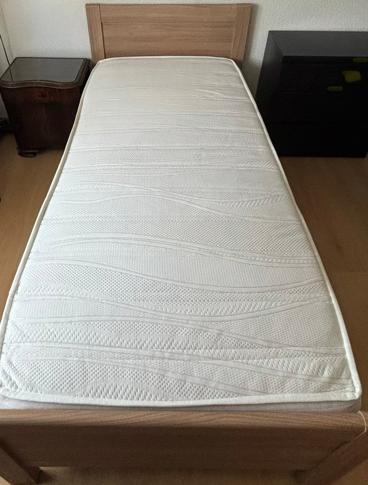 Senioren bed met elektrisch verstelbaar  lattenbodem, Ophalen, Verstelbaar, 90 cm, Eenpersoons