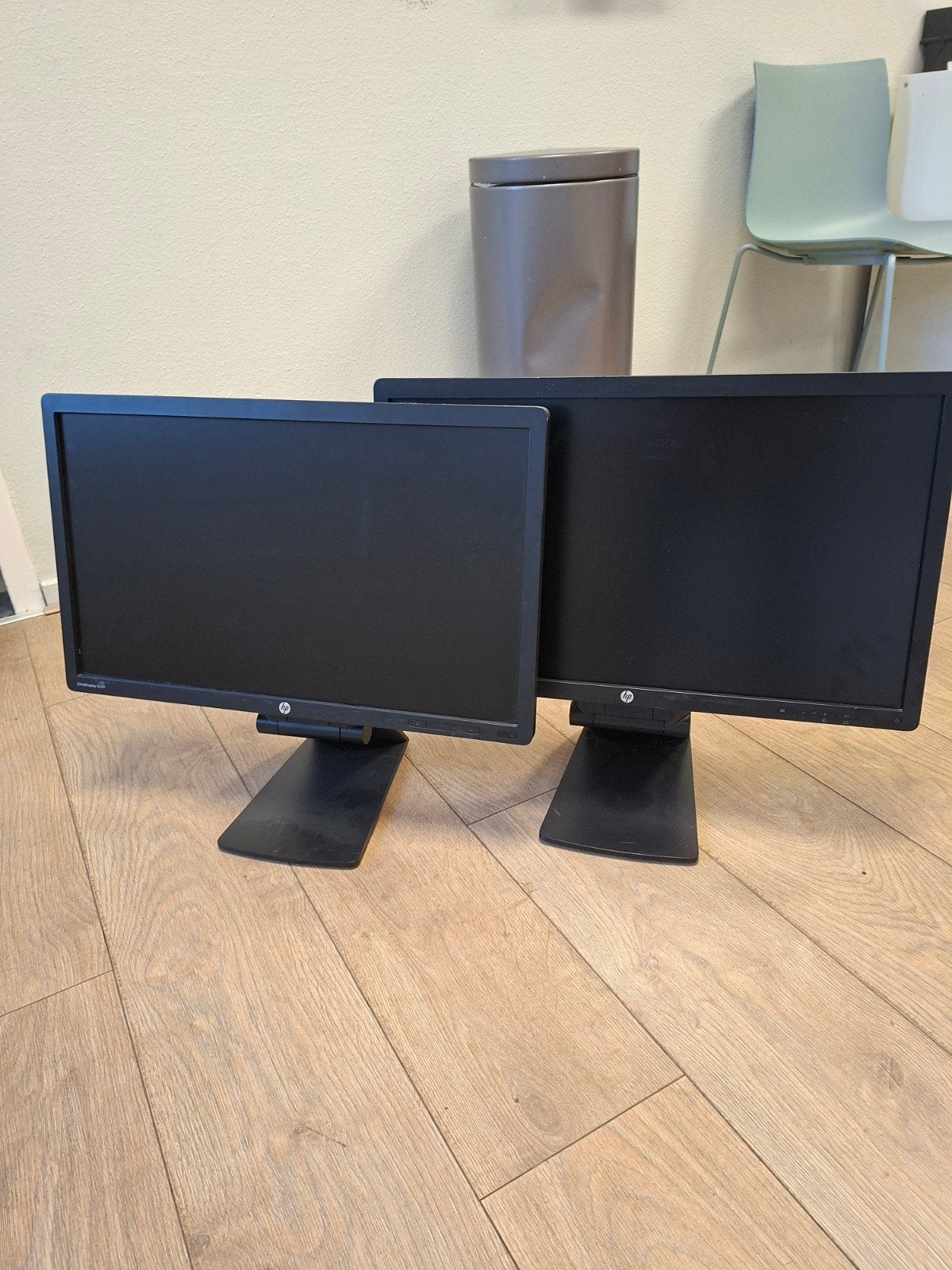 HP EliteDisplay E231 Monitor - 2 stuks beschikbaar, Verzenden, Full HD, HP, In hoogte verstelbaar