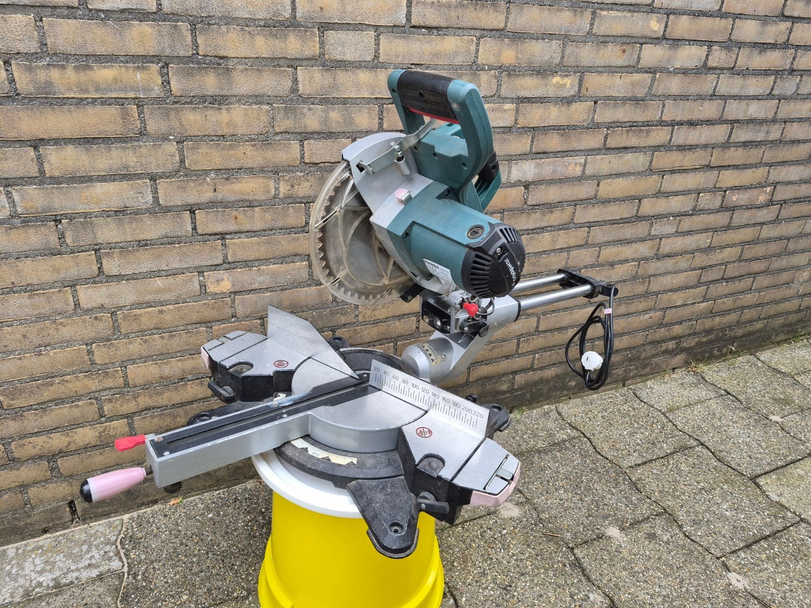 Metabo KGS 254M afkortzaag in keurige conditie, Doe-het-zelf en Verbouw, Gereedschap | Zaagmachines, Ophalen, Gebruikt, Afkortzaag