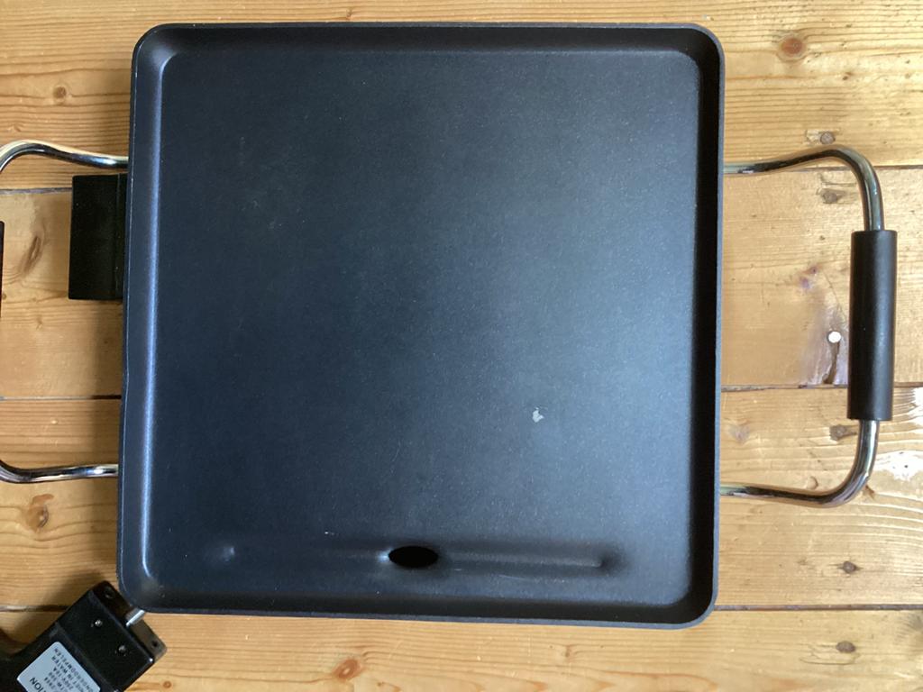 Grillplaat 800 watt, Caravans en Kamperen, Kampeeraccessoires, Ophalen of Verzenden, Zo goed als nieuw