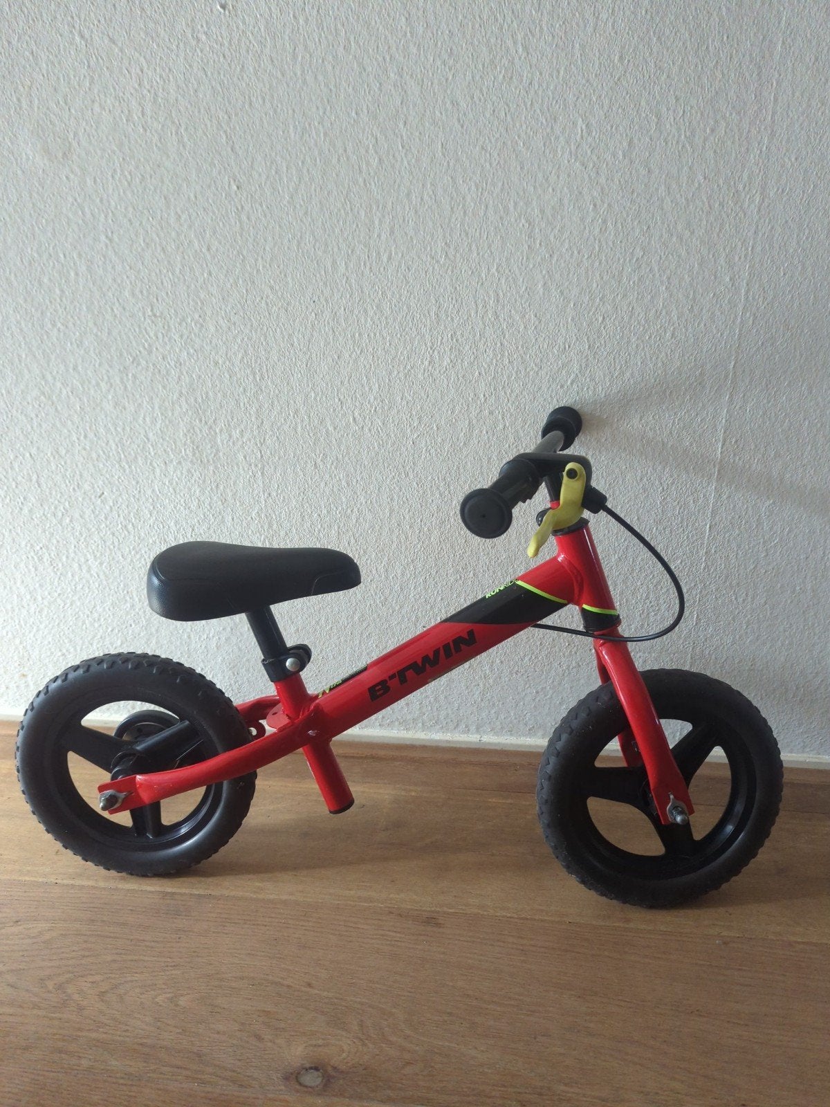 B'Twin loopfiets rood - Zo goed als nieuw, Ophalen of Verzenden, Zo goed als nieuw, Minder dan 16 inch, B'Twin