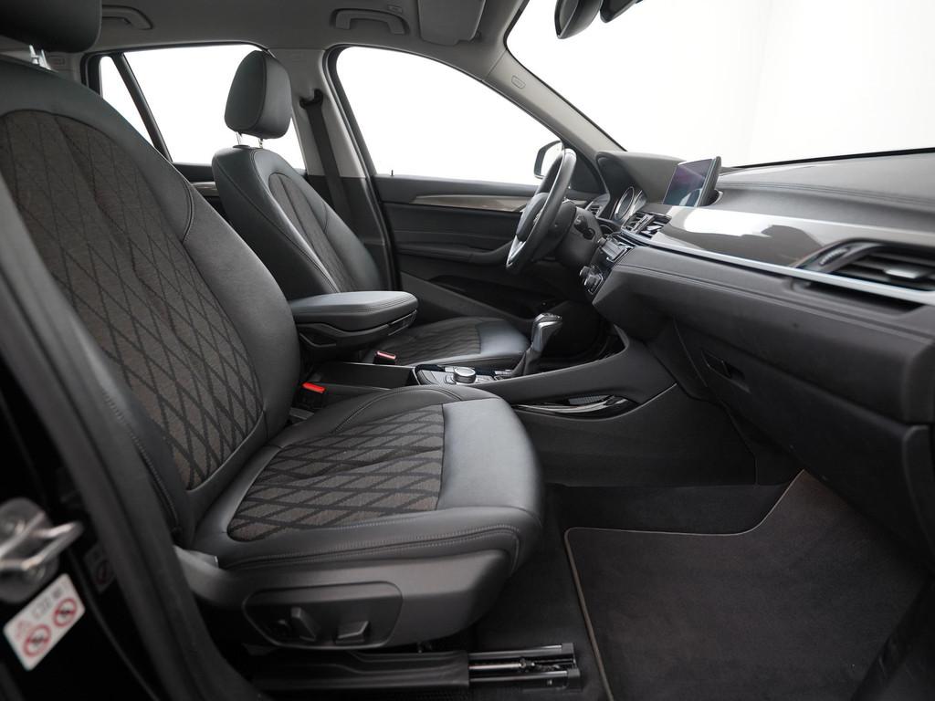 BMW X1 xDrive25e xLine | Panoramadak | Camera | Zondag Open!, Auto's, BMW, 12 maanden, Gebruikt, Leder en Stof, Zwart