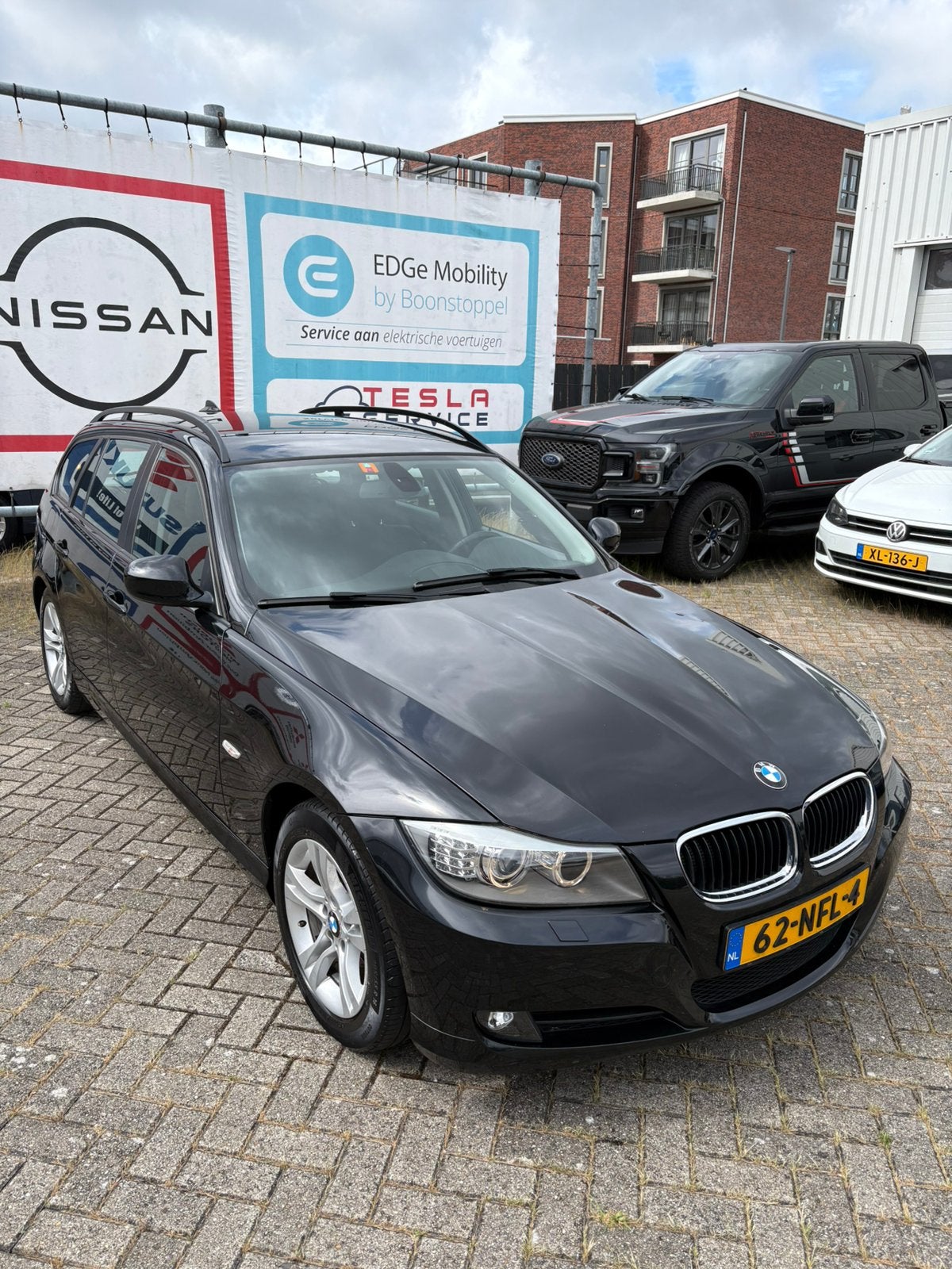 BMW 3-Serie 2.0 318 I Touring 2010 Zwart, Auto's, BMW, Achterwielaandrijving, Zwart, Origineel Nederlands, Handgeschakeld