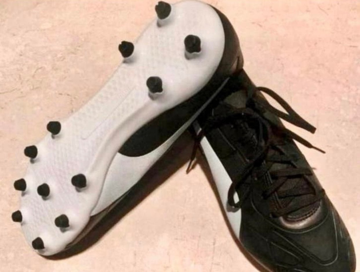 Puma voetbalschoenen Geheel nieuw mt 43 Lees?, Ophalen, Schoenen, Nieuw, Maat M