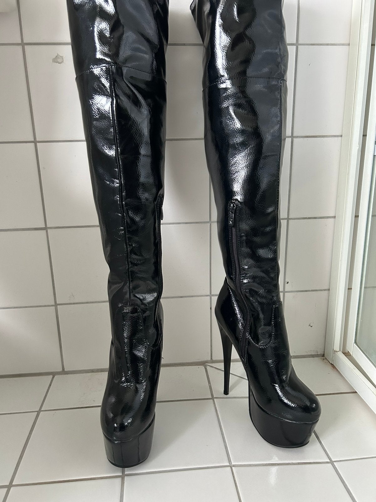 Overknee laklaarzen te koop, Kleding | Dames, Ophalen of Verzenden, Nieuw, Zwart, Hoge laarzen