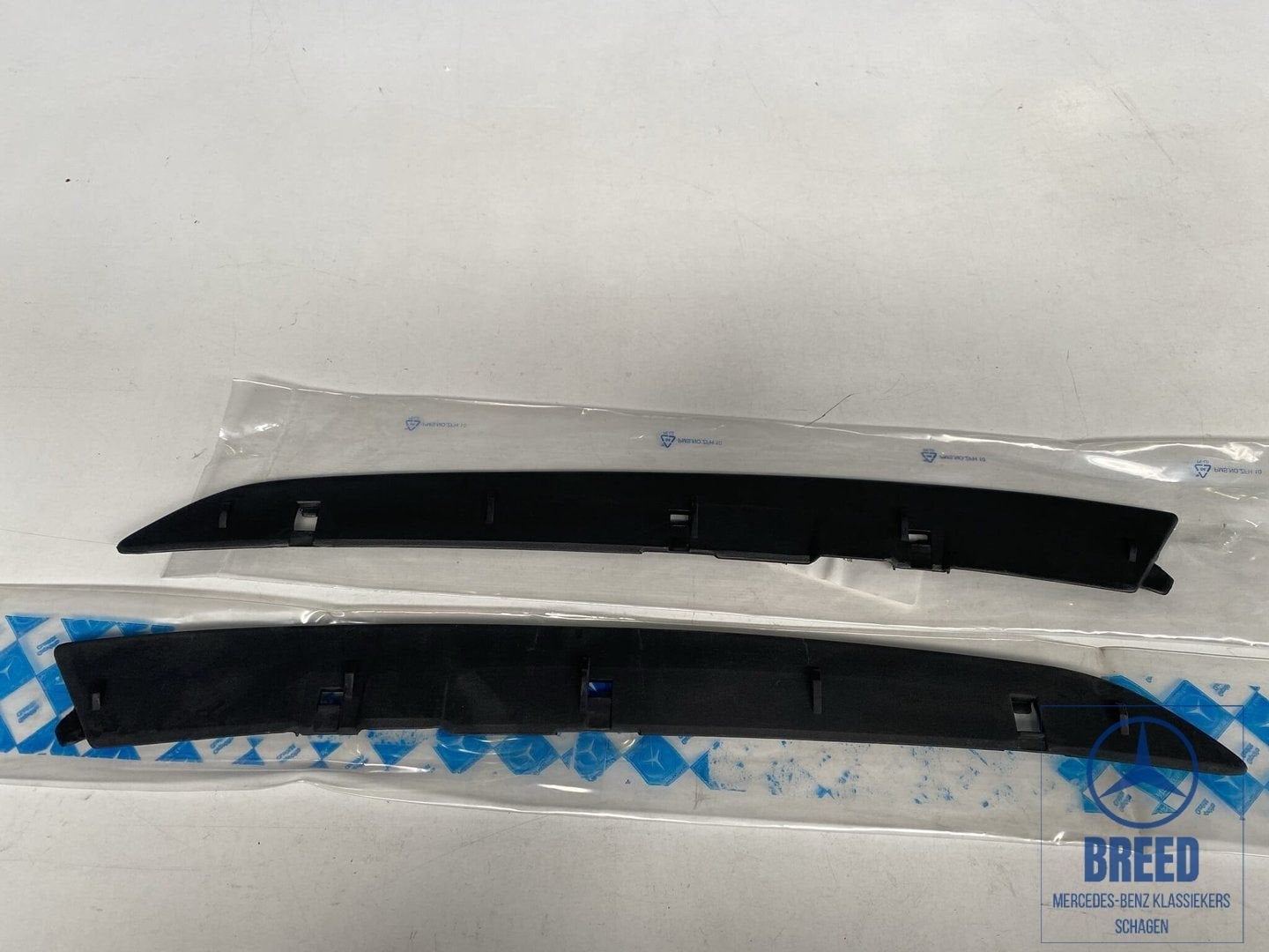 NOS deflector / sierlijst C-stijl L+R Mercedes-Benz W123, -, Nieuw, Ophalen of Verzenden, -
