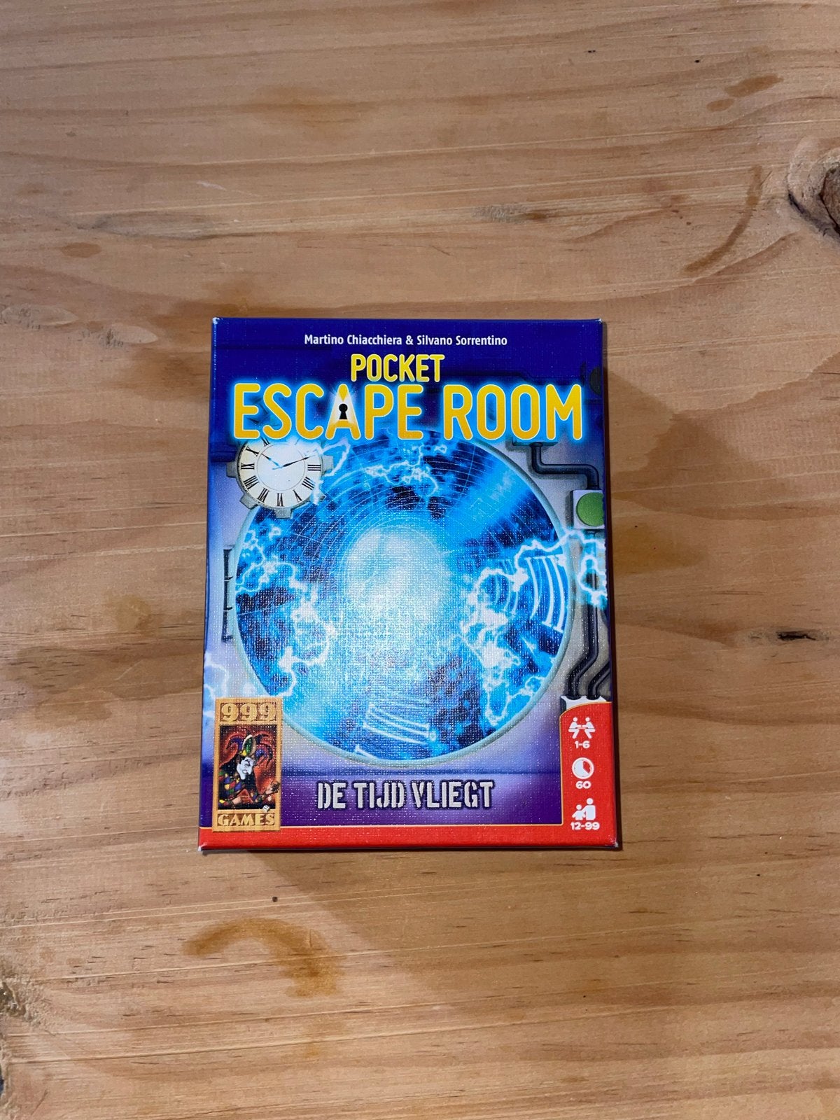 Pocket Escape Room: De Tijd Vliegt - Zo goed als nieuw, Een of twee spelers, Ophalen of Verzenden, Zo goed als nieuw