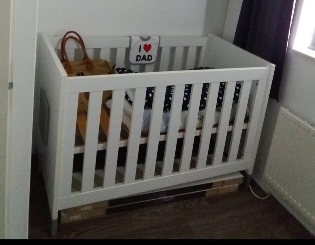 Complete babykamer, (ledikant,kast,commode) Gratis, Ophalen, Gebruikt, Jongetje of Meisje
