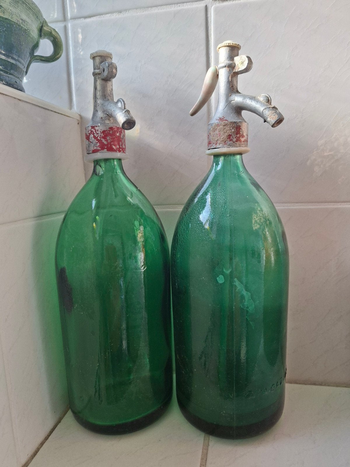 Roemeense spuitflessen.- Groen Glas (Set van 2), Antiek en Kunst, Ophalen of Verzenden