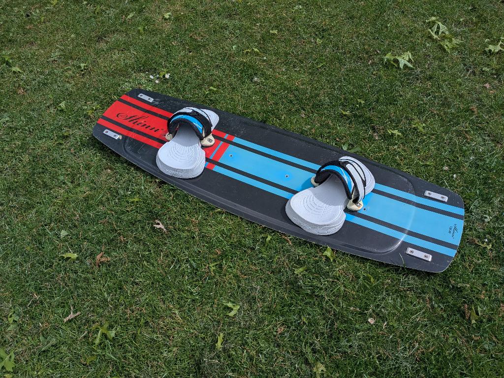 shinn the monk - 130x40 - kiteboard - twintip, Watersport en Boten, Kitesurfen, Ophalen, Gebruikt, Twintip, Kiteboard
