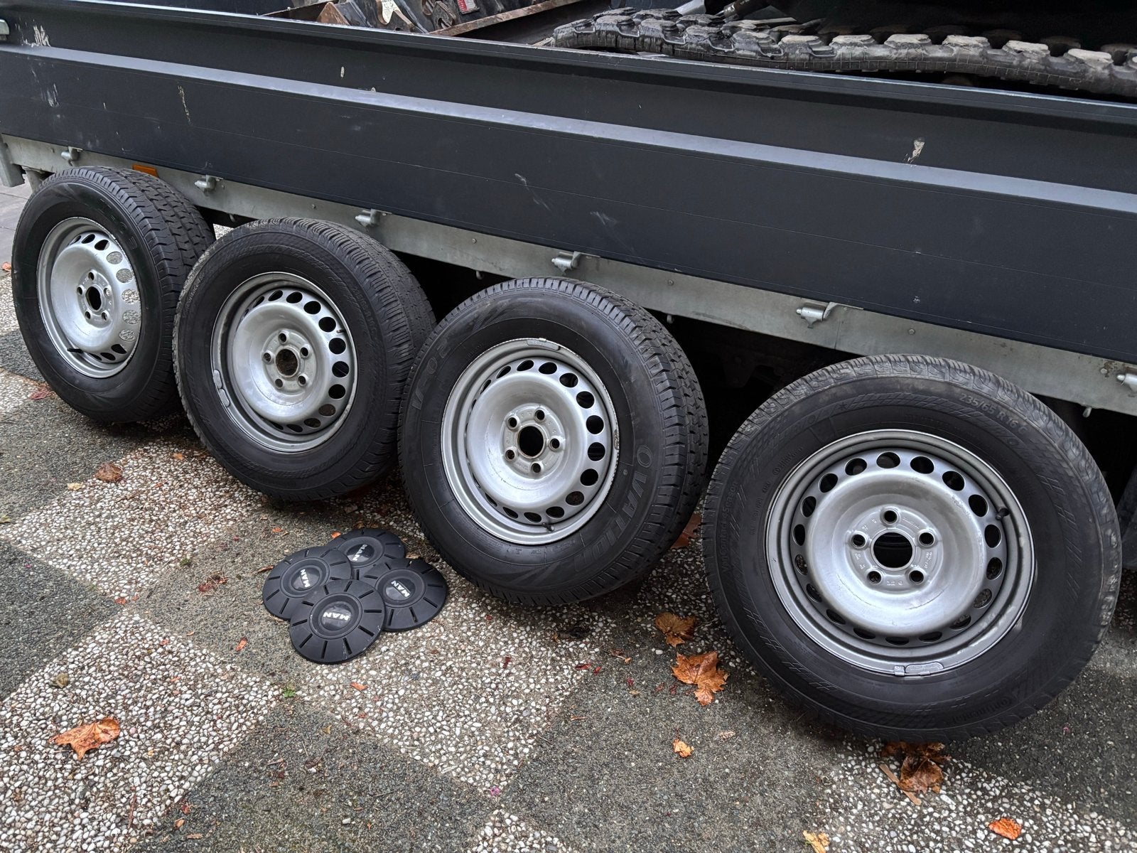 4 wielen (banden met velg) van een MAN TGe, Ophalen, Banden en Velgen, All Season, Bestelwagen