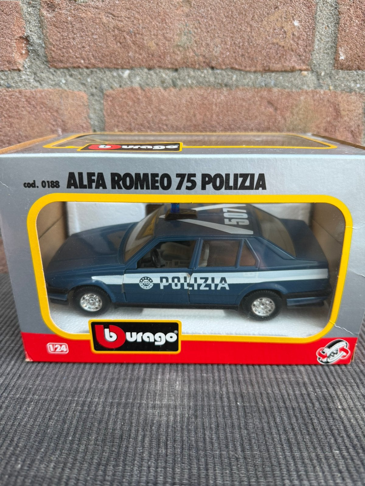 1:24 Bburago Alfa Romeo 75 Polizia, Ophalen of Verzenden, Gebruikt, Auto, Bburago