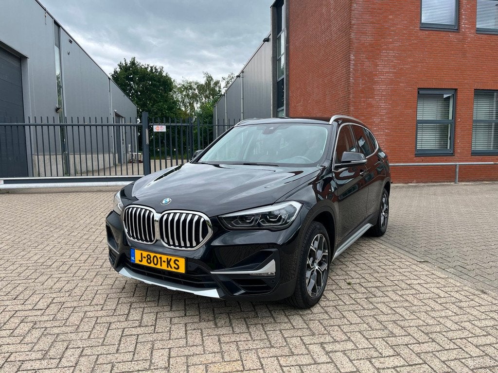 BMW X1 SDrive18i High Executive, Auto's, BMW, Gebruikt, Leder en Stof, Zwart, Automatische klimaatregeling