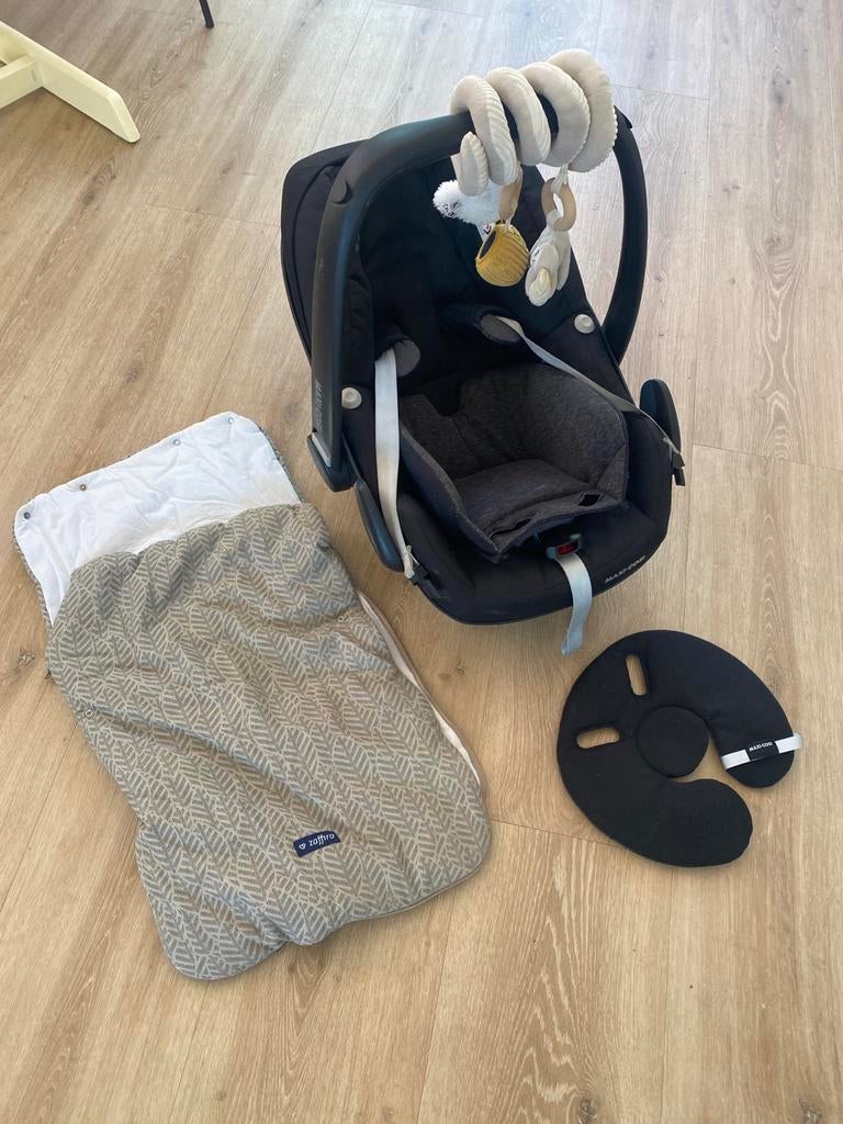 Maxi Cosi Pebble Pro i-Size autostoel met accessoires, Kinderen en Baby's, Autostoeltjes, Autogordel of Isofix, Gebruikt, 0 t/m 13 kg