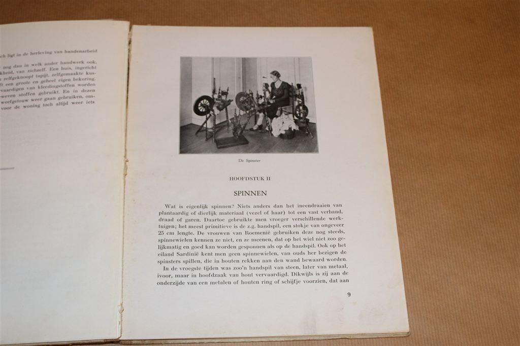 Spinnen en Weven — Vintage Handwerkboek [1935], Ophalen of Verzenden, Gelezen, Overige onderwerpen