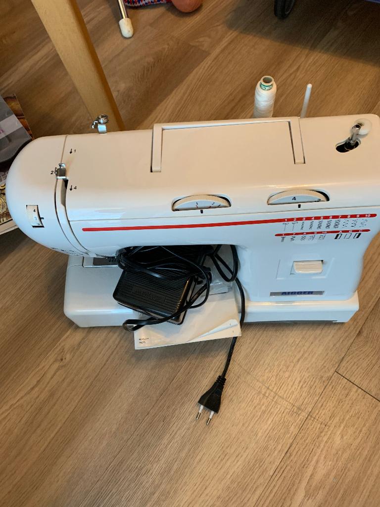Te koop Aigger nachmachine, Ophalen, Gebruikt, Naaimachine, Overige merken