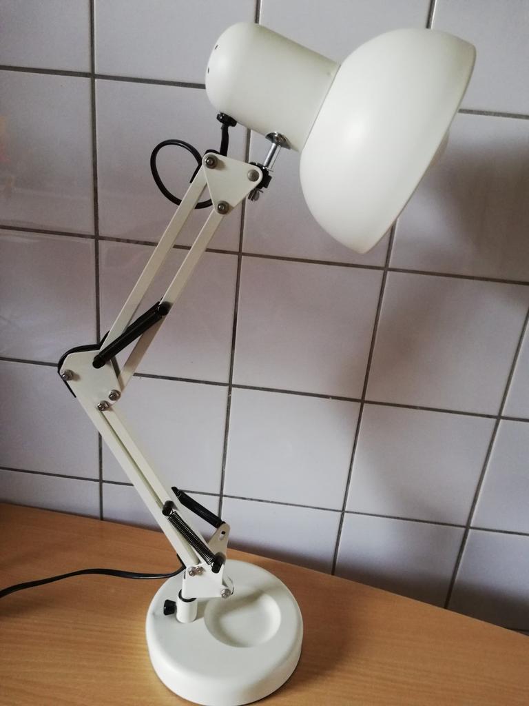 Tafellamp/bureaulamp. Wit. Metaal. Verstelbaar. 55 cm., Huis en Inrichting, Lampen | Tafellampen, Ophalen, 50 tot 75 cm, Post modern