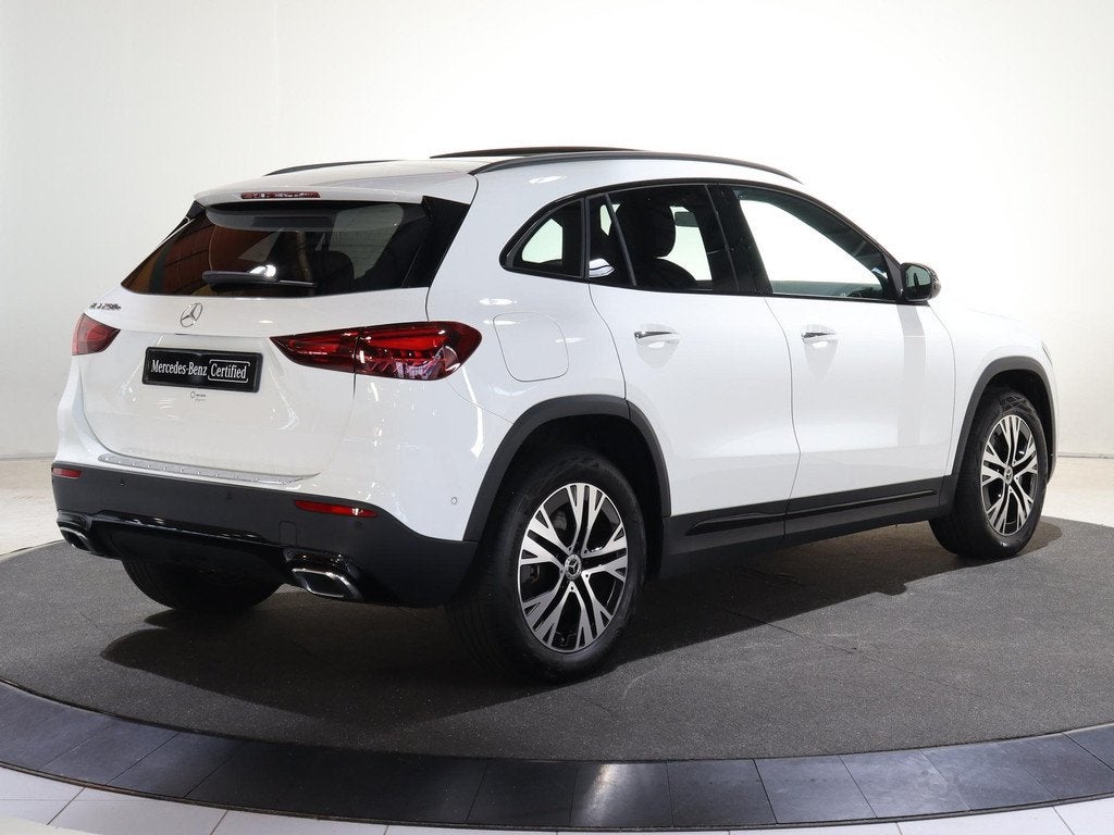 Mercedes-Benz GLA-klasse 250 e Star Edition Luxury Line | Ni, Auto's, Mercedes-Benz, Automatische klimaatregeling, 16 kWh, Wit
