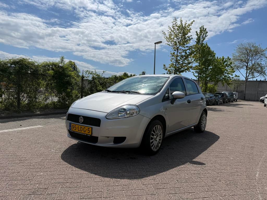 Fiat Punto 1.2 5DR 2010 Grijs, Auto's, 1005 kg, 40 €/maand, 1242 cc, 4 cilinders