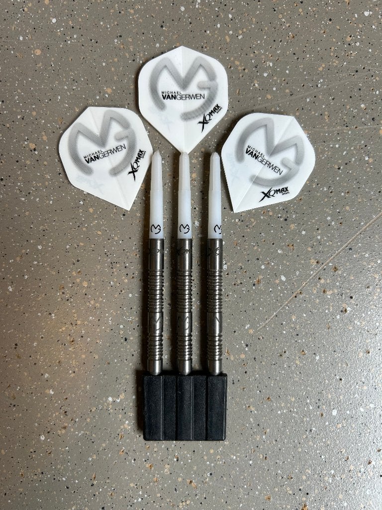 XQMax darts Michael van Gerwen 23 gram., Sport en Fitness, Darts, Ophalen of Verzenden, Zo goed als nieuw, Pijlen