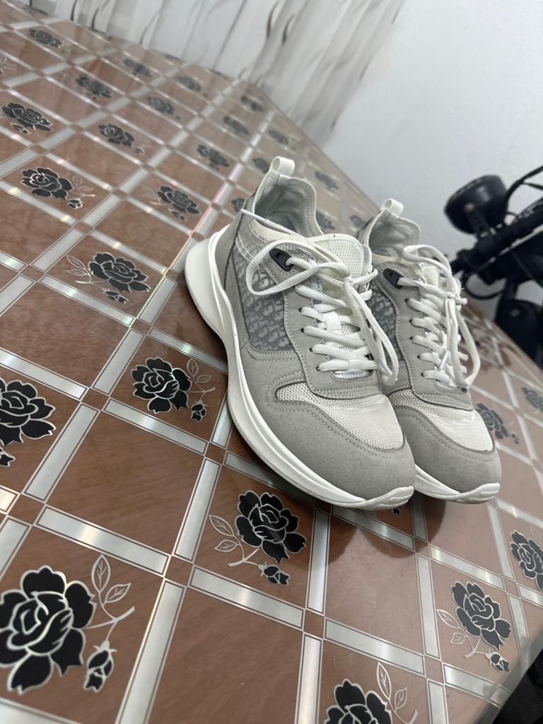 Stijlvolle grijze sneakers met Dior-monogram, Kleding | Heren, Schoenen, Ophalen of Verzenden, Zo goed als nieuw