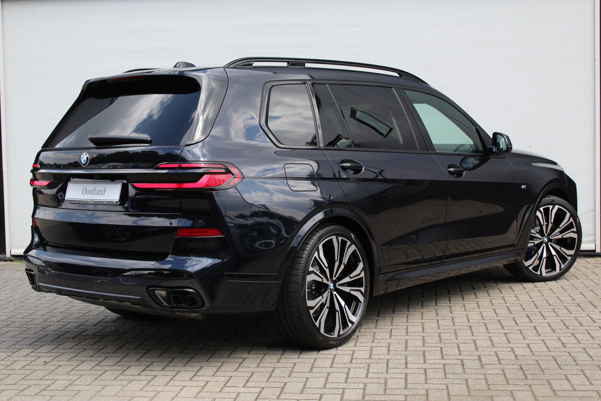 BMW X7 xDrive40i M Sport Automaat / Panoramadak Sky Lounge /, Auto's, Automaat, Dealer onderhouden, Zwart, 7 stoelen