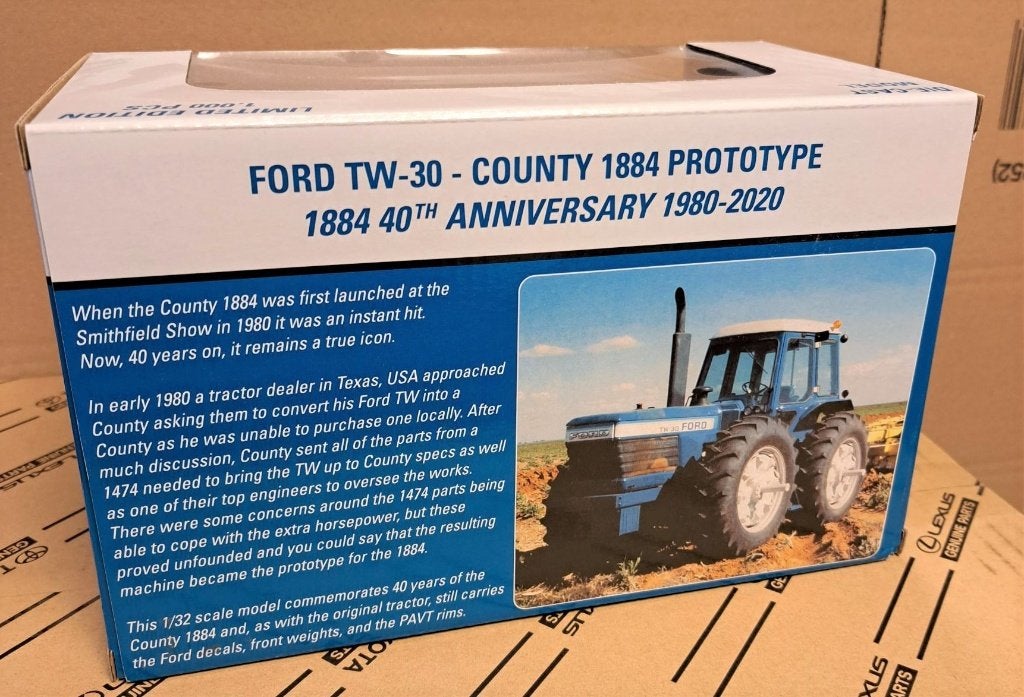 Ford COUNTY 1884 TW30 Tractor Universal Hobbies UH 1:32 New, Ophalen of Verzenden, Nieuw, Tractor of Landbouw, Universal Hobbies