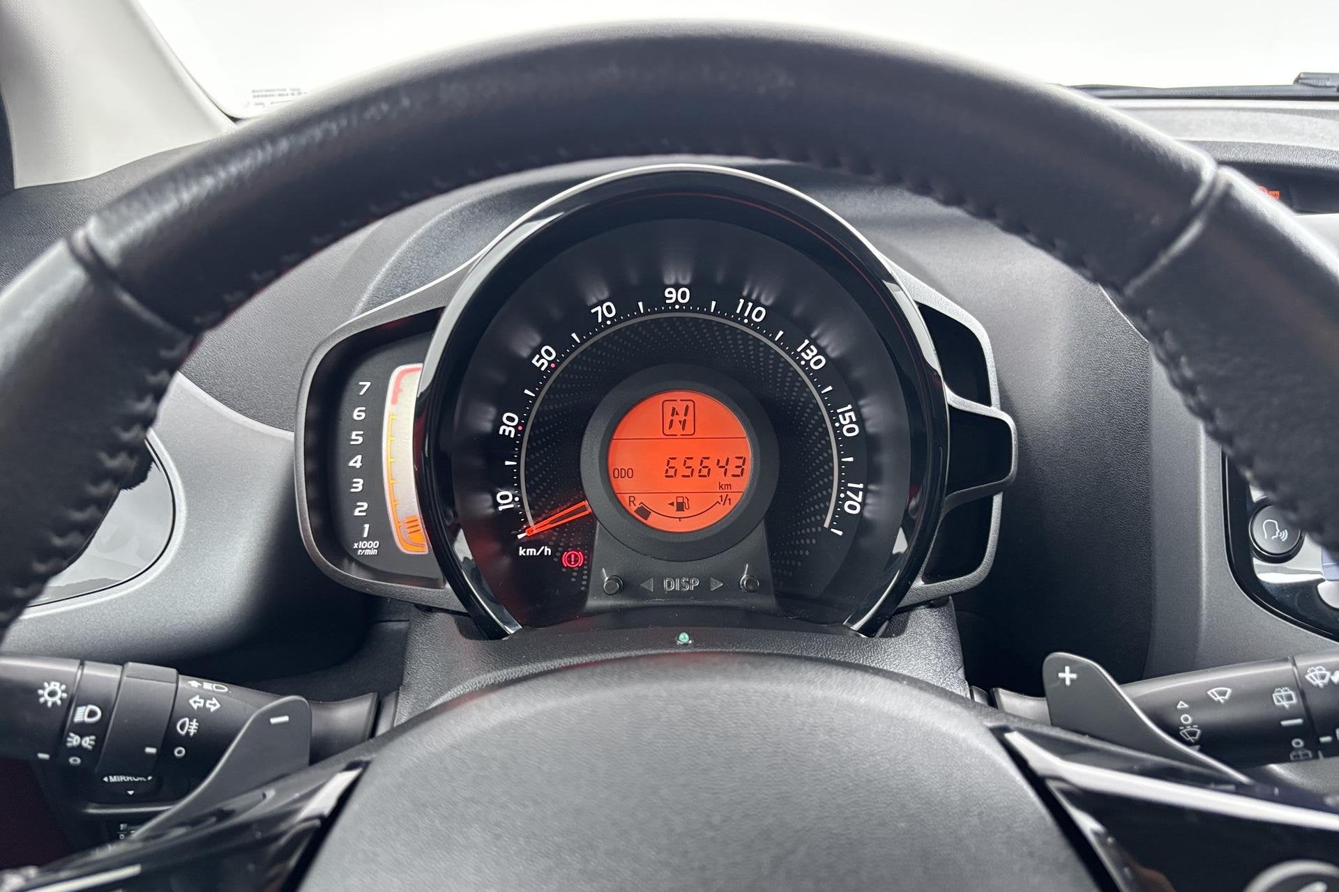 Toyota Aygo 1.0 VVT-i x-play Kleurrijke stadsauto met een vr, Stof, Gebruikt, 4 stoelen, Origineel Nederlands