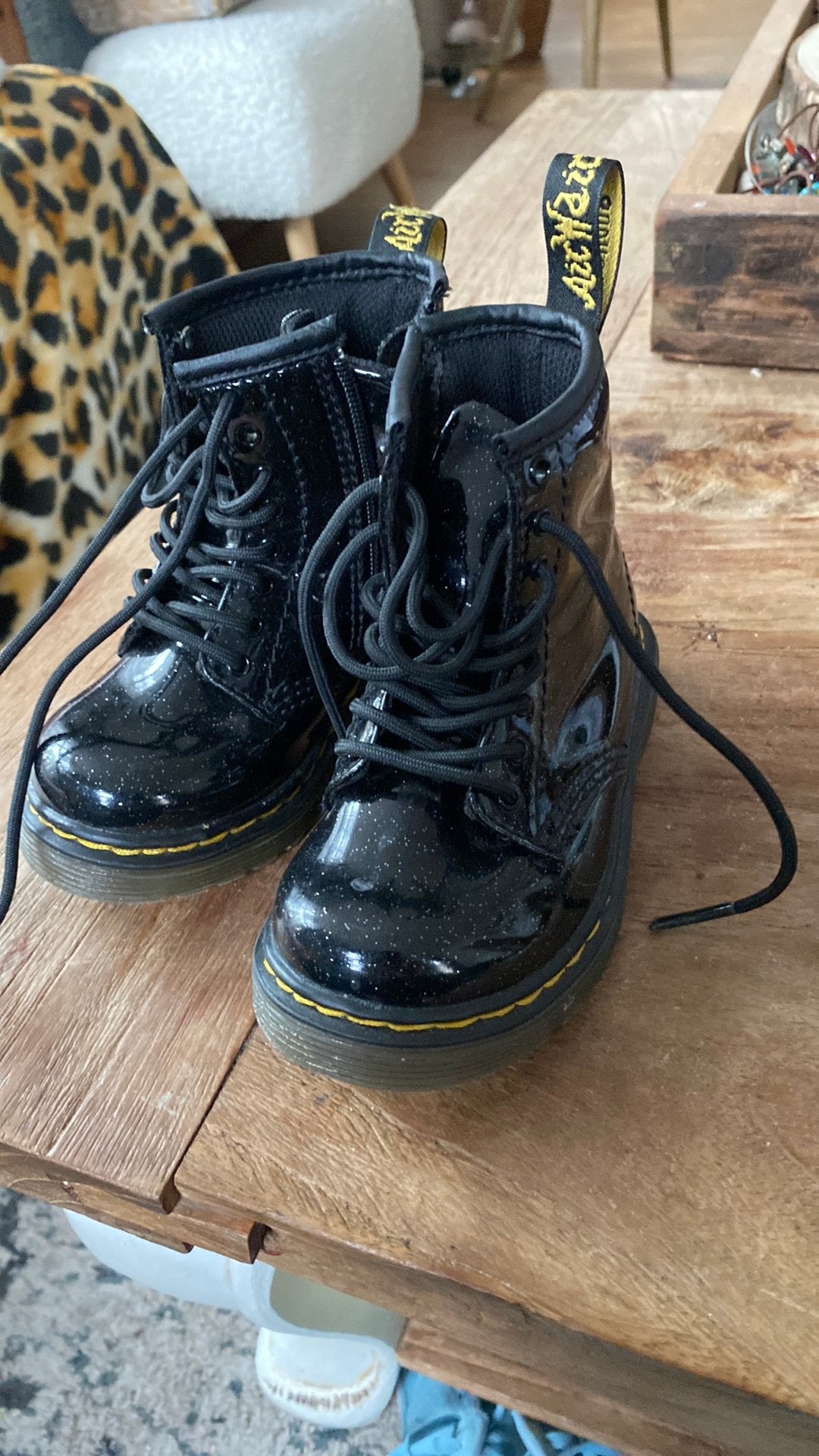 Dr Martens maat 23 in zeer goede staat zwart met glinster, Kinderen en Baby's, Kinderkleding | Schoenen en Sokken, Ophalen of Verzenden