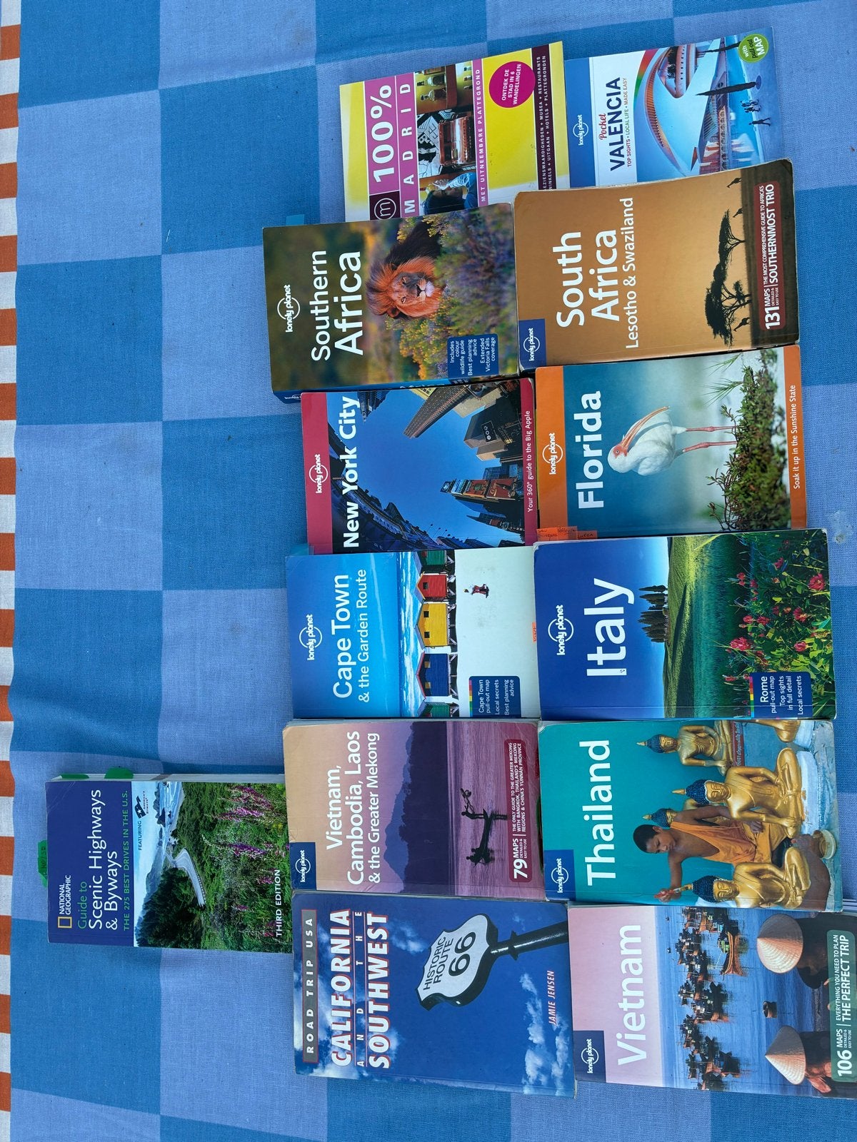 Diverse reisgidsen: Lonely Planet, National Geographic, Gelezen, Lonely Planet, Europa, Ophalen of Verzenden