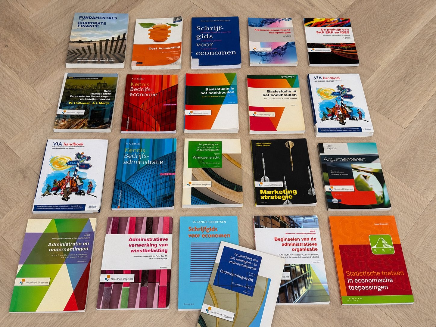 Partij studieboeken economie en bedrijfskunde, Ophalen of Verzenden, Gelezen, Economie en Marketing