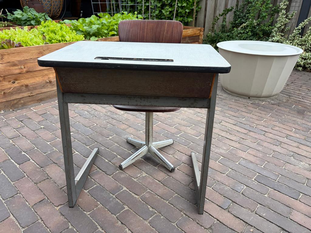 Vintage Schoolbureau met Stoel - Jaren '70 Stijl, Ophalen, Zo goed als nieuw, Tafel(s) en Stoel(en)