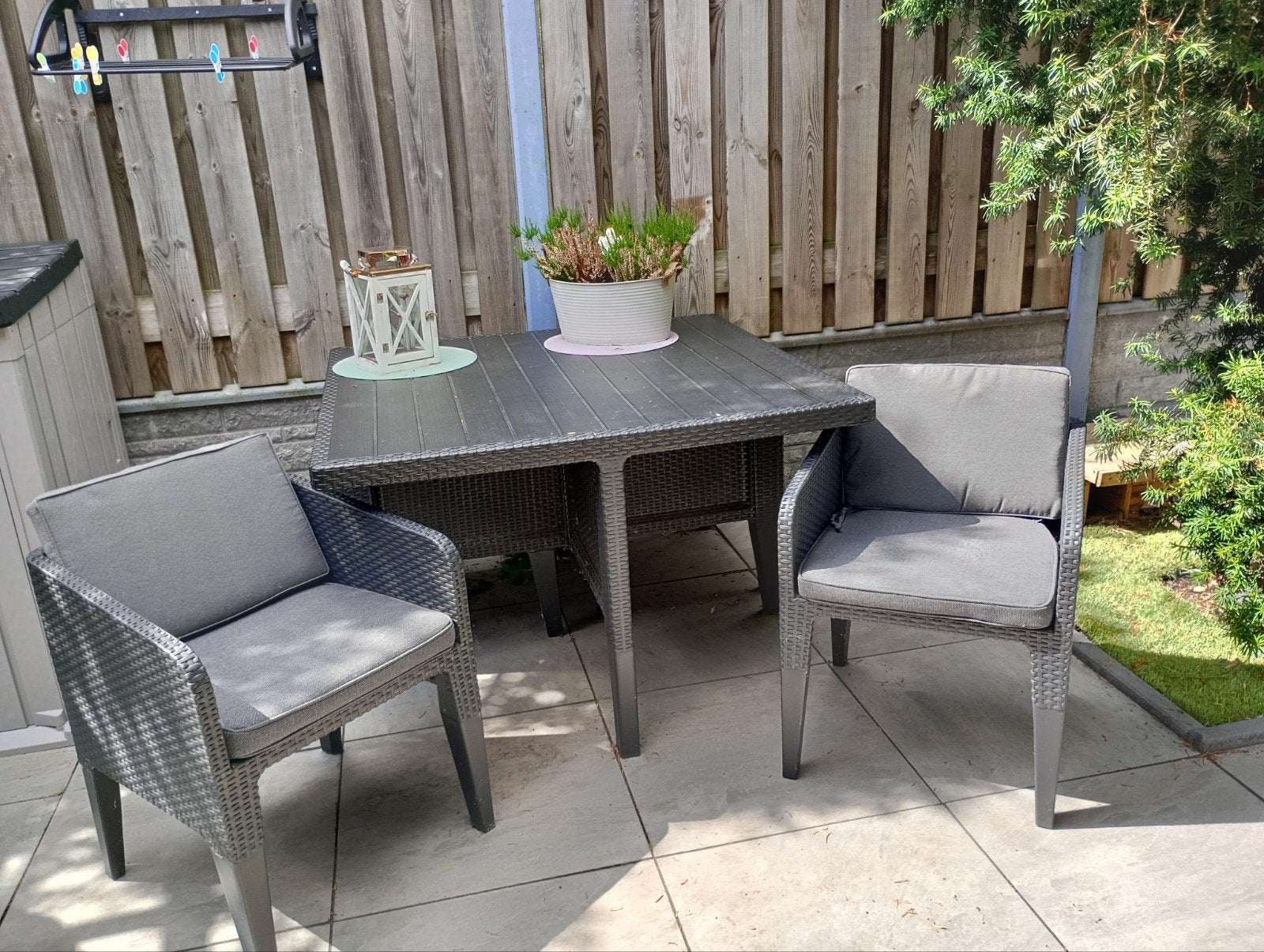 Grijze tuinset met tafel en vier stoelen, Ophalen