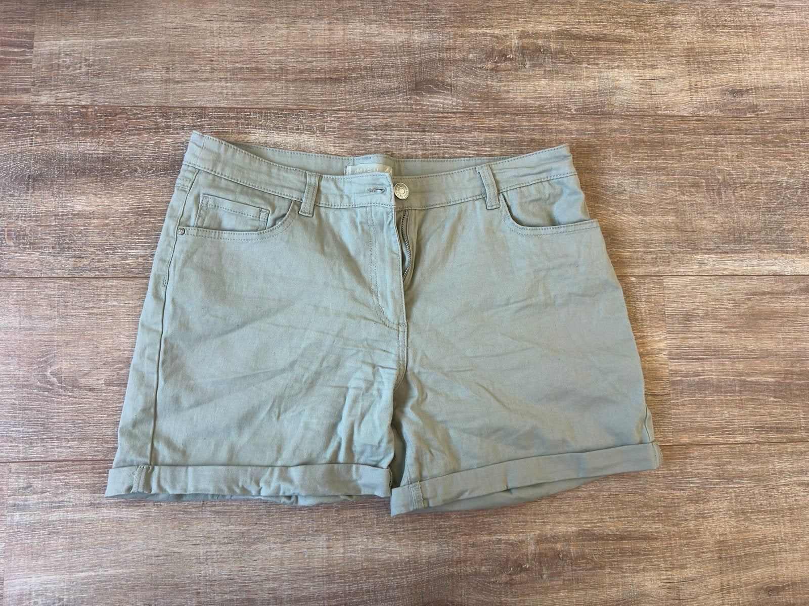 Korte broek mint groen 42/44, Kort, Maat 42/44 (L), Ophalen of Verzenden, Zo goed als nieuw