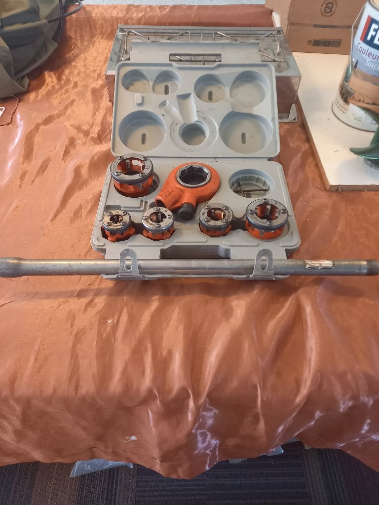 Te koop complete draadsnij set van Ridgid, Doe-het-zelf en Verbouw, Ophalen of Verzenden, Zo goed als nieuw, Snijgereedschap, Ridgid