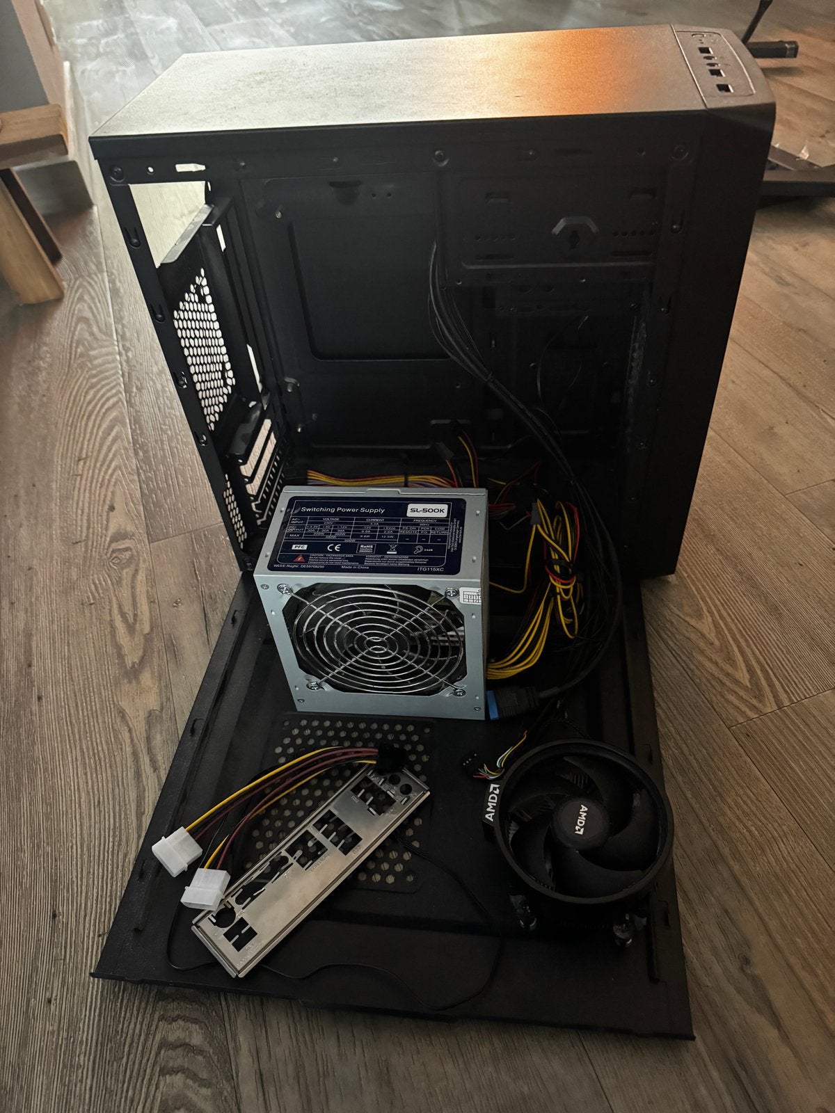 PC Behuizing met Voeding, AMD Koeler en I/O Shield, Ophalen, Gebruikt