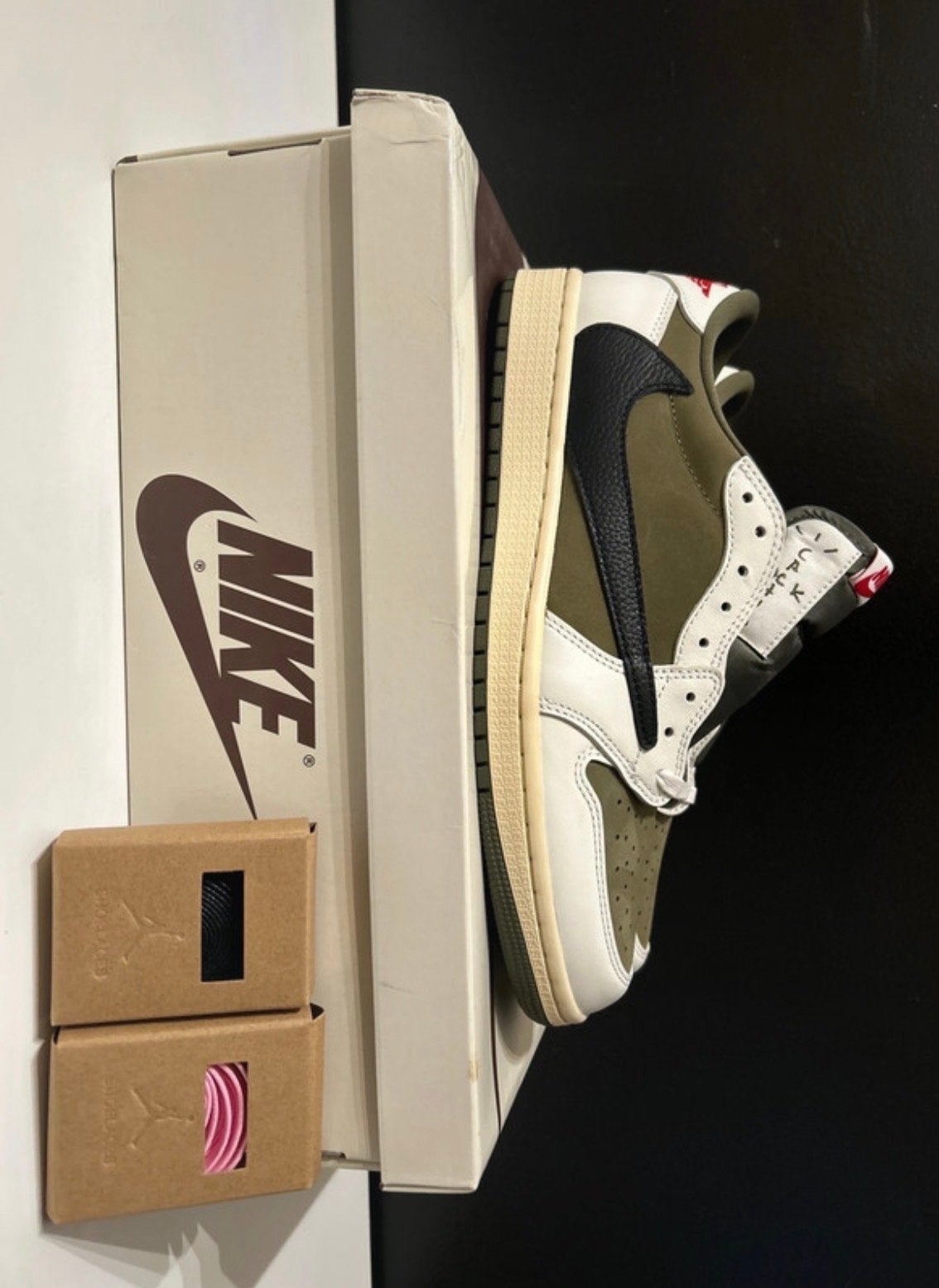 Nike Air Jordan 1 Low Travis Scott Olive Maat 43, Ophalen of Verzenden, Nieuw, Overige kleuren, Sneakers of Gympen