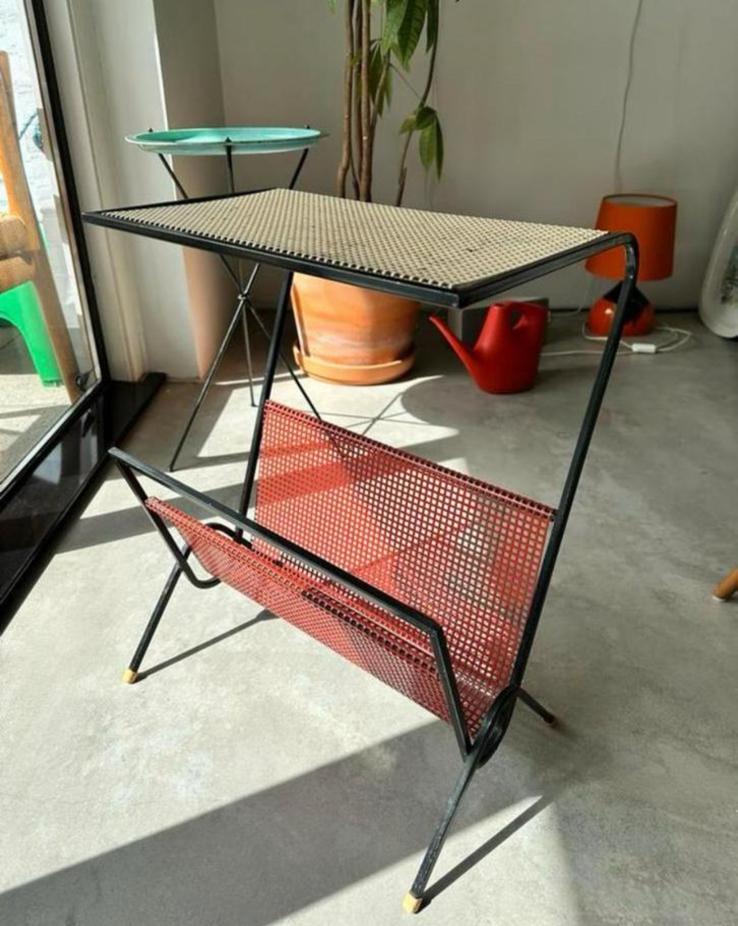 Pilastro Tjerk Reijenga Tafeltje Lectuurbak Vintage Metal, Huis en Inrichting, Woonaccessoires | Krantenbakken en Lectuurbakken
