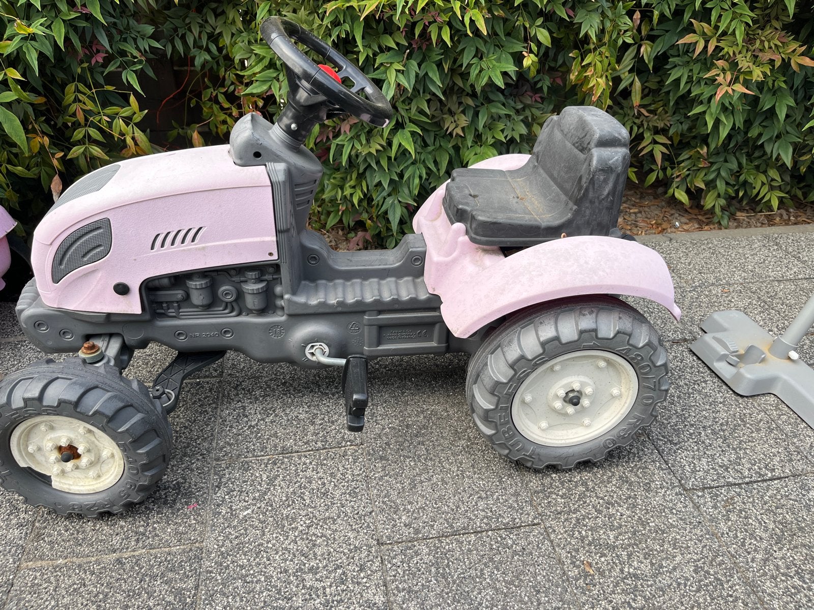 Roze trapauto tractor voor kinderen, Ophalen of Verzenden, Gebruikt, Trapvoertuig