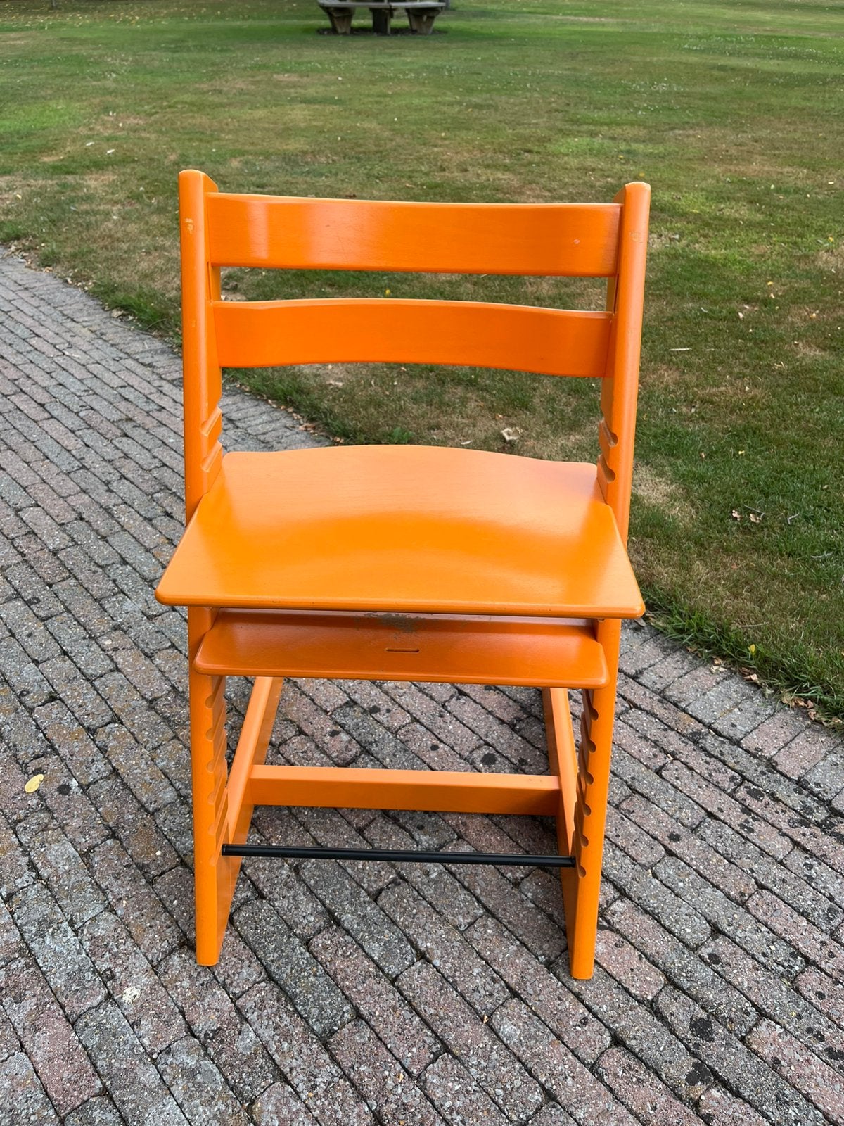Stokke trip trap kinderstoel oranje, Ophalen, Zo goed als nieuw, Meegroeistoel, Afneembaar eetblad