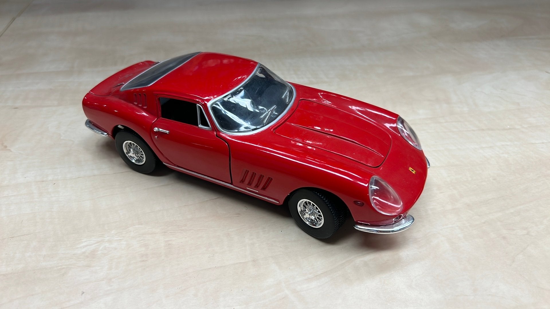 123 Ferrari GTB4 1966 1/18, Ophalen, Zo goed als nieuw, Bburago