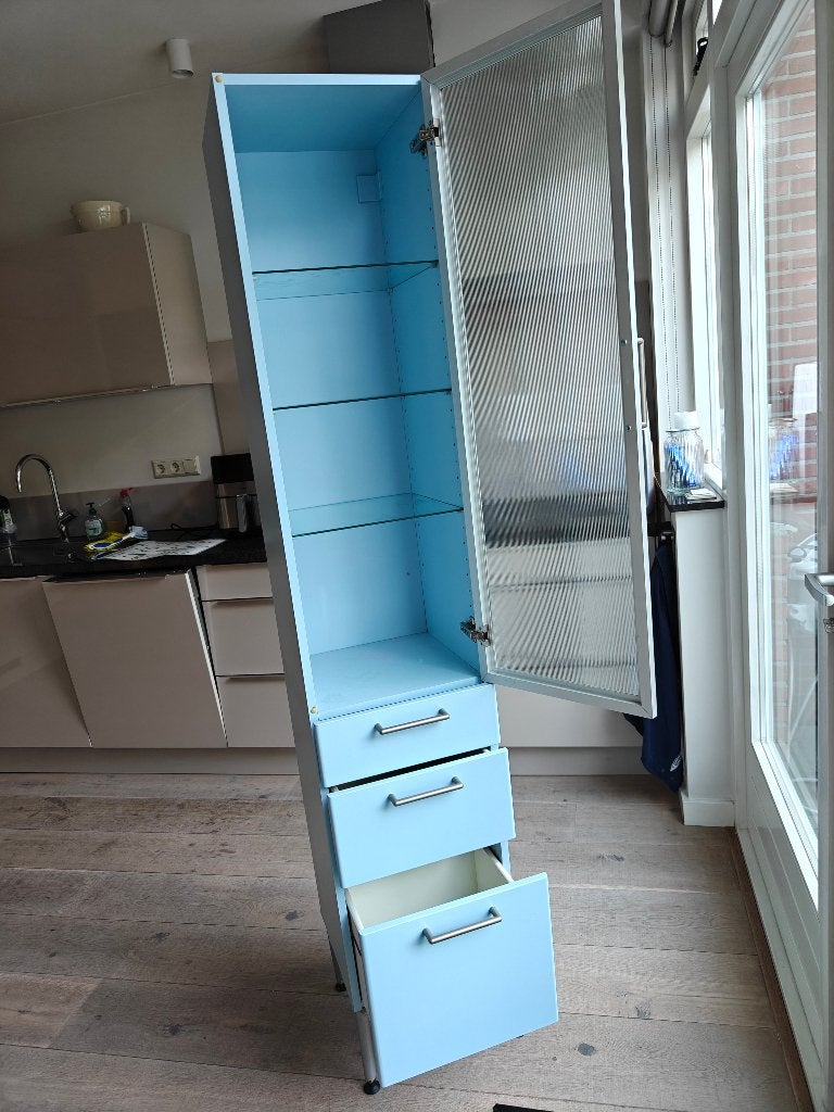 lichtblauw badkamer kastje, Ophalen, (Half)hoge kast, Minder dan 50 cm, Zo goed als nieuw