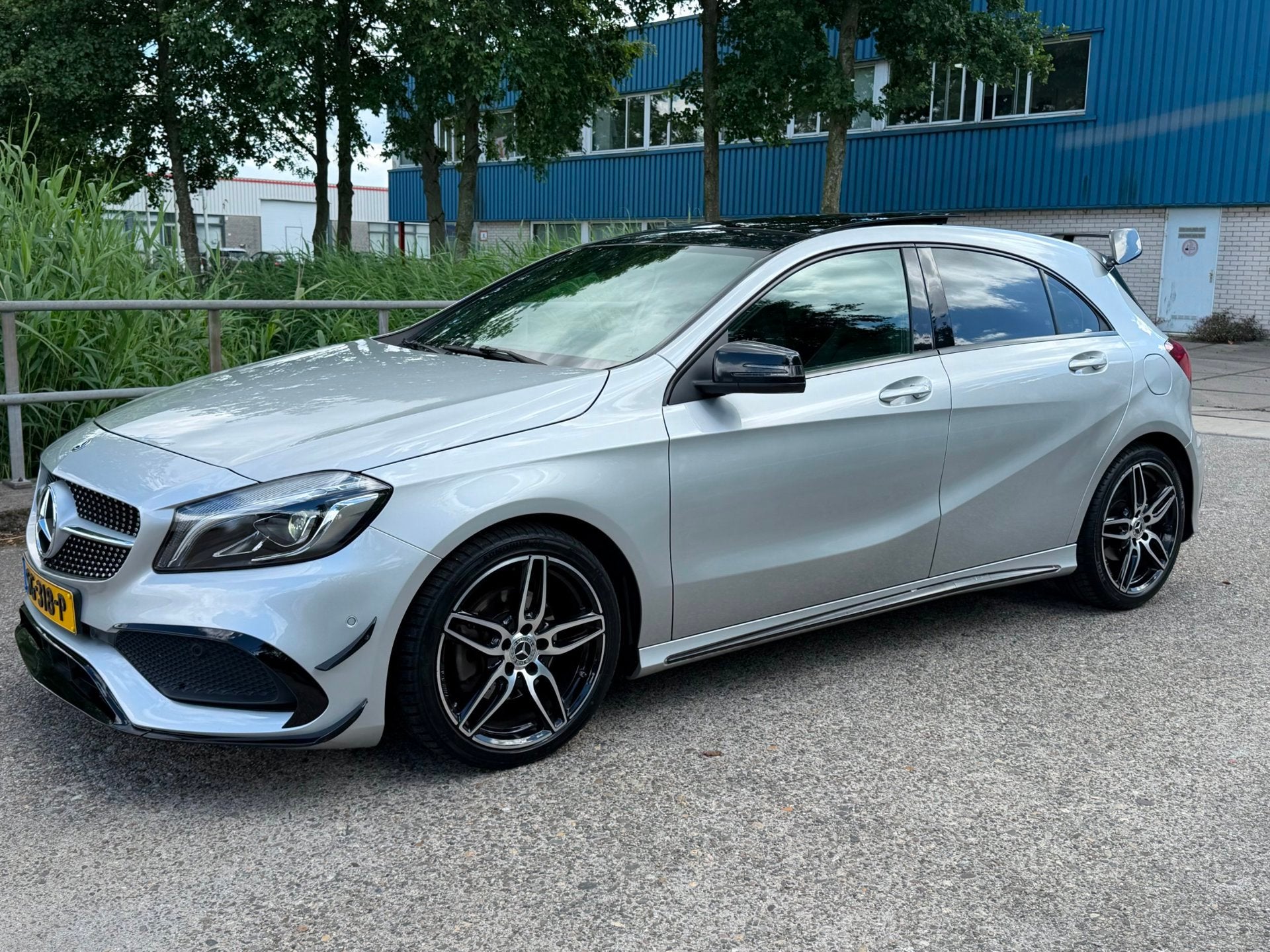 Mercedes-Benz A-klasse 160 A35 AMG-Line Pano! Automaat! Navi, Auto's, Gebruikt, 4 cilinders, Leder en Stof, Bedrijf