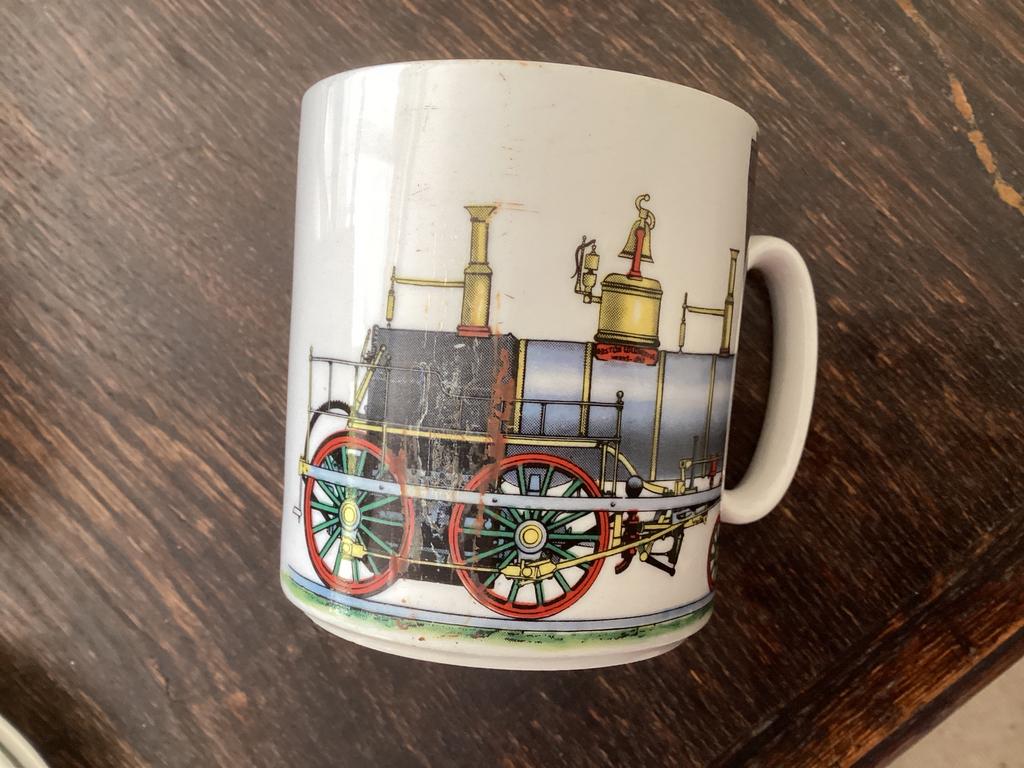 Trein beker // Villeroy & Boch hoog 9 cm, Huis en Inrichting, Keuken | Servies, Ophalen of Verzenden, Zo goed als nieuw, Overige stijlen
