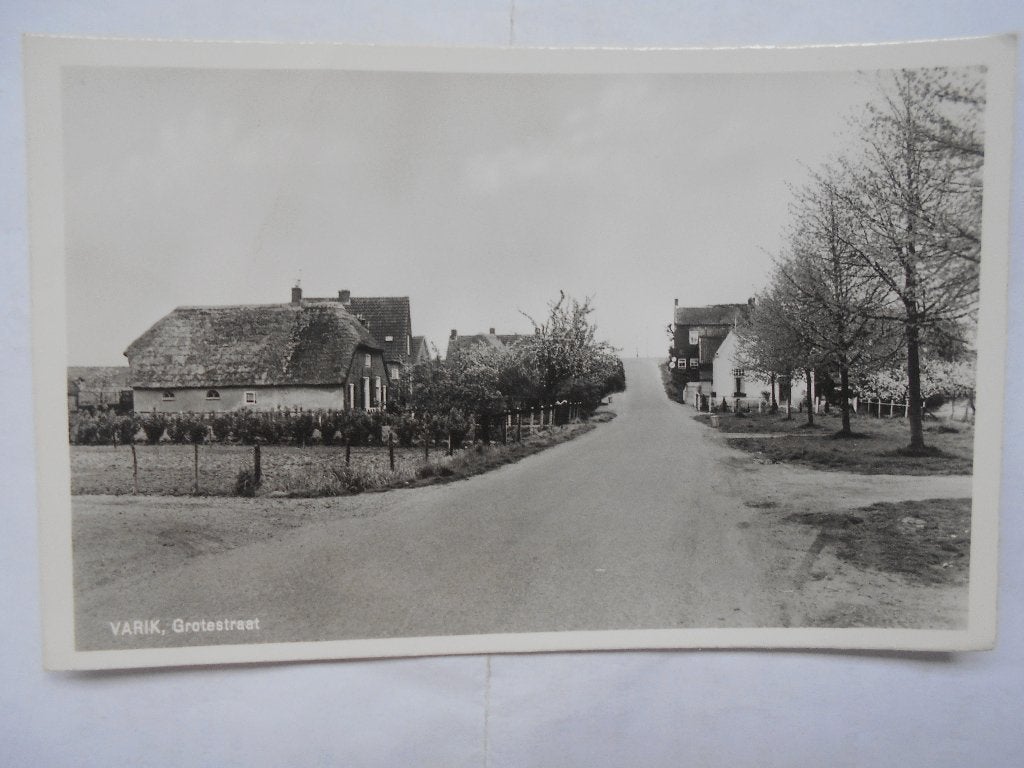 Varik, Grotestraat mooie kaart van het Gelderse dorp Varik, Verzamelen, Ansichtkaarten | Nederland, Ophalen of Verzenden, 1960 tot 1980