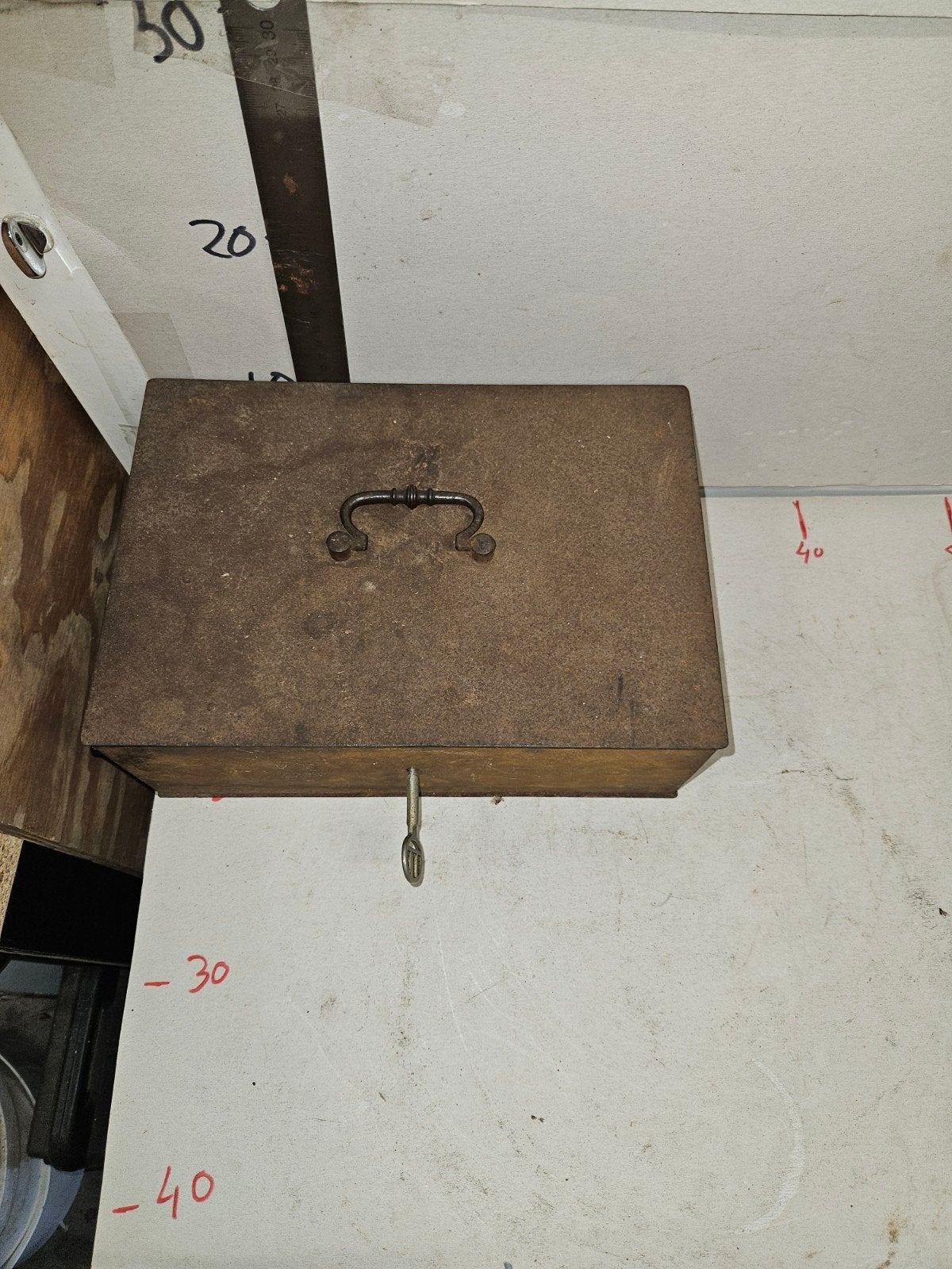 Vintage Geldkistje / Kluisje met Sleutel - Metaal, Minder dan 50 cm, Gebruikt, Minder dan 50 cm, Ophalen of Verzenden