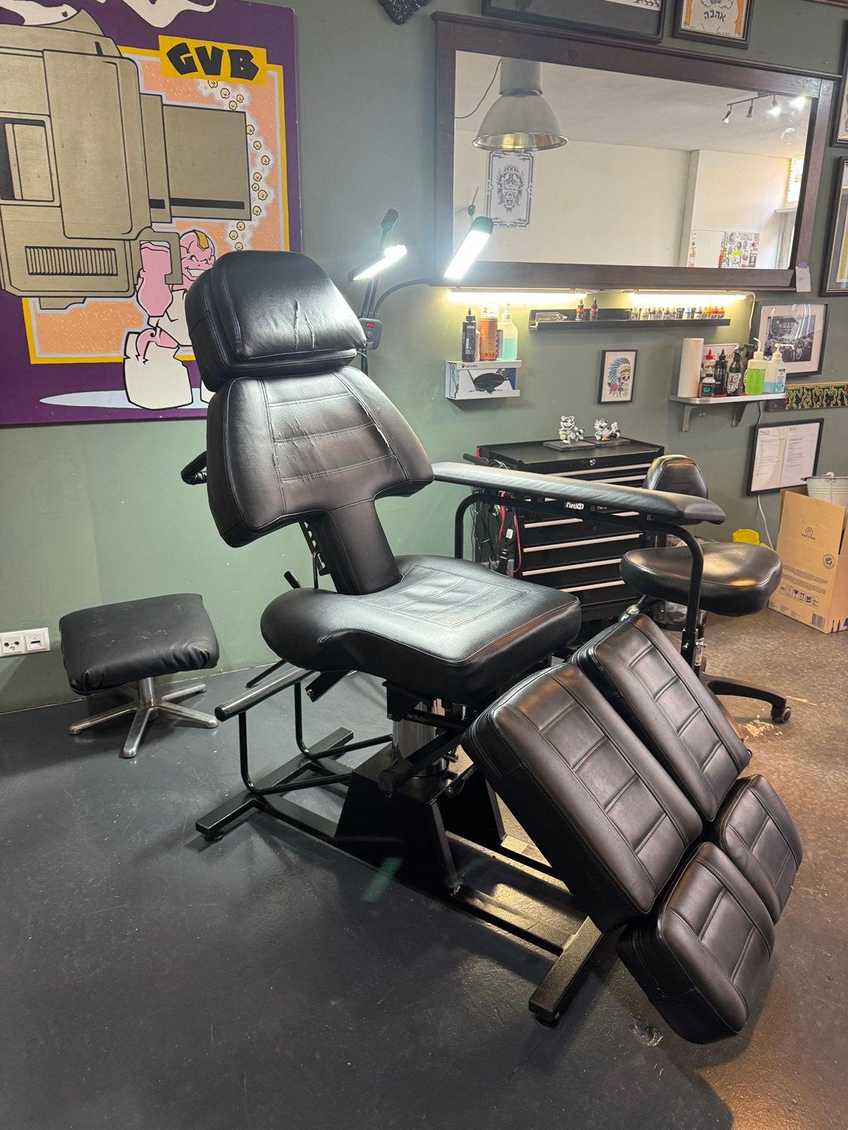 Professionele Tattoo Stoel - Ergonomisch en Verstelbaar, Ophalen, Gebruikt, Zwart, Eén