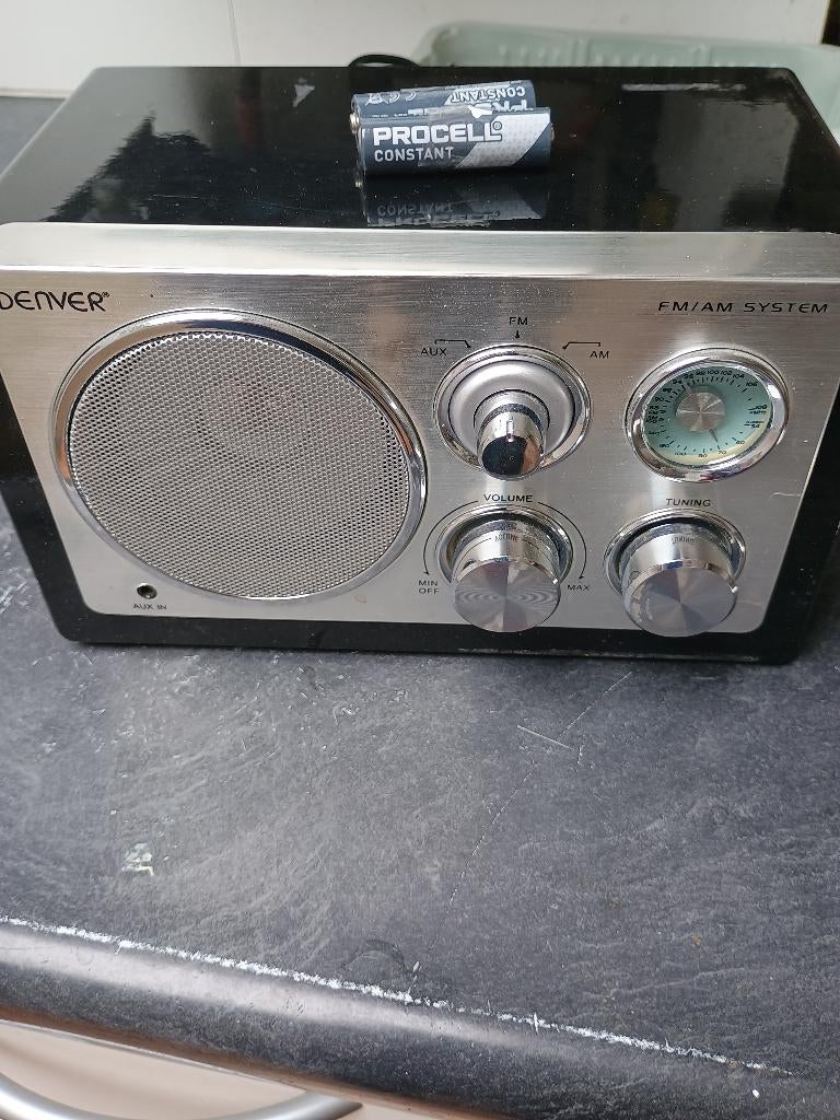 Fm radio, Ophalen of Verzenden, Gebruikt, Radio