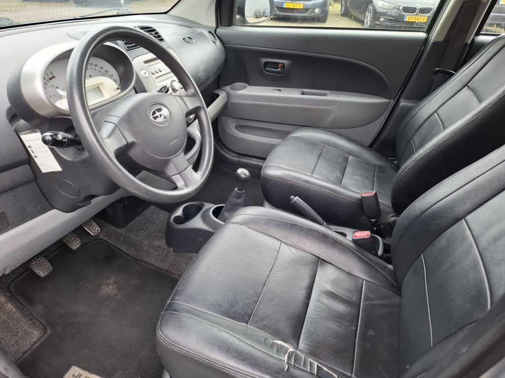 Daihatsu Sirion Subaru Justy 1.0 Comfort 5-Drs Airco/Leer✅, Auto's, Daihatsu, 750 kg, Metallic lak, Bedrijf, Handgeschakeld