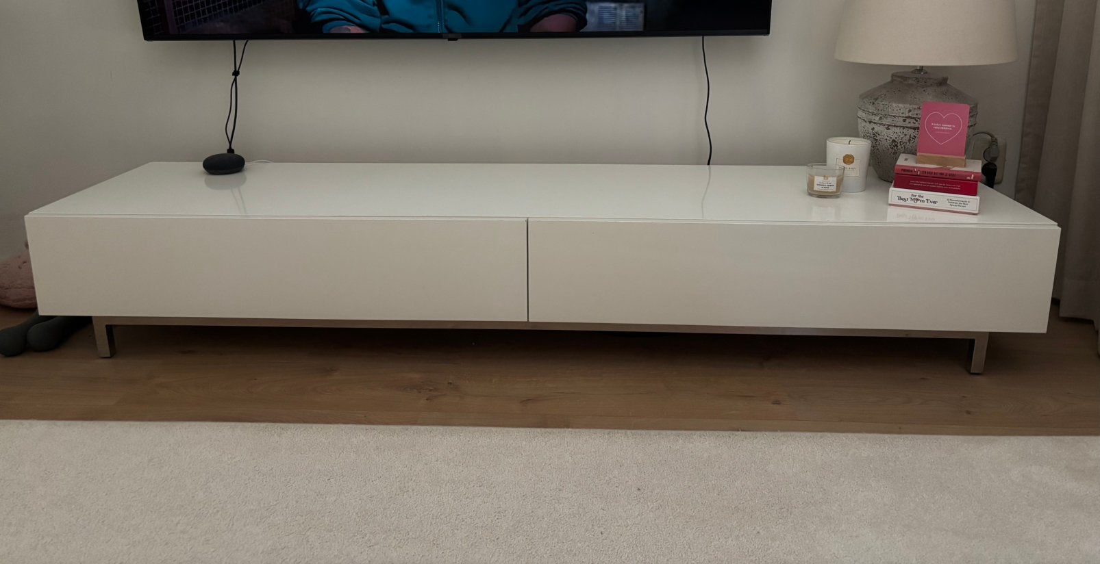 TEAB: Modern wit tv-meubel met opbergruimte, Huis en Inrichting, Kasten | Televisiemeubels, Ophalen, Gebruikt, 150 tot 200 cm